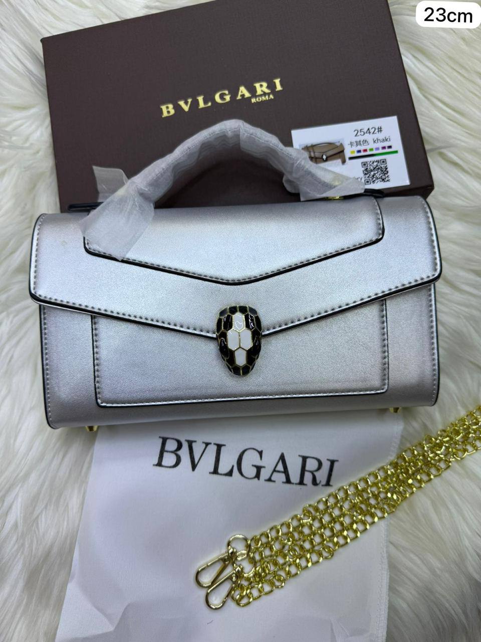 🌟 Bvlgari Forever hot design ❤️‍🔥
1️⃣ First quality +🎁
Size : 23 * 14 cm
90 dhs🌺

with box🎁🎁🎁

Zain115
♥️♥️♥️