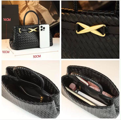 BOTTEGA NEW CAME HIGH QUALITY WITH BOX 
150 dhs✅

Zain295
♥️♥️♥️