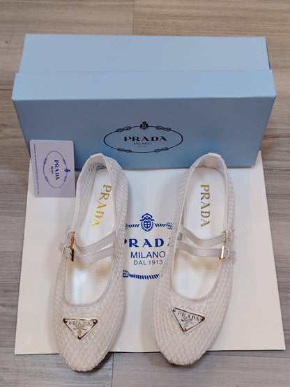 Prada 
Size 36 To 41
100 dhs✅

Zain16
♥️♥️♥️