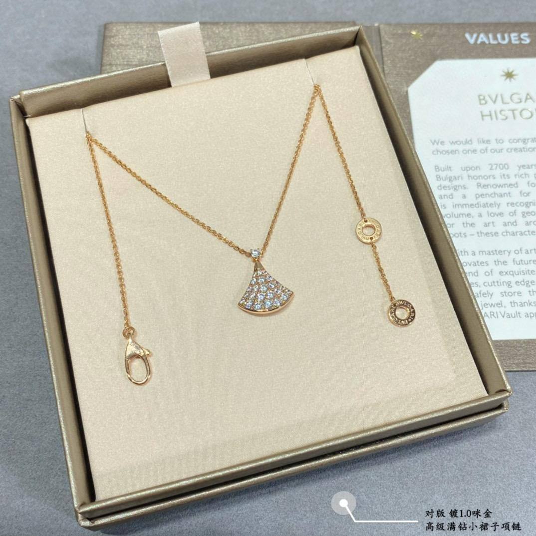 BVLGARI NECKLACE
MASTER💫✨
55 DHS🇦🇪🇦🇪
WITH SMALL BOX AND PAPER BAG🛍️🎁

Zain89
♥️♥️♥️