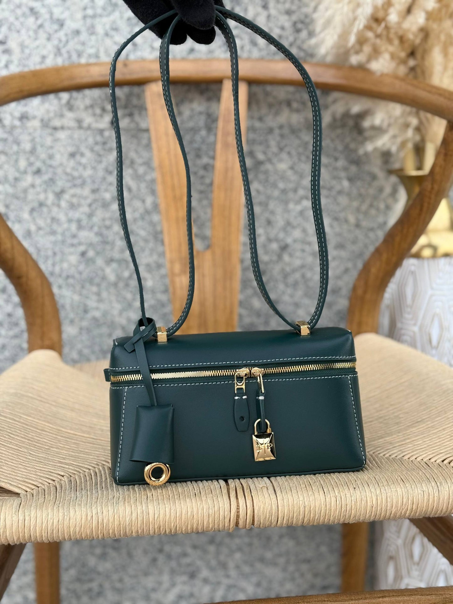 Available again✨✨✨
LORO PIANA
20cm
330 dhs🪙🌨️
Top quality 
With box🎁

Zain167
♥️♥️♥️