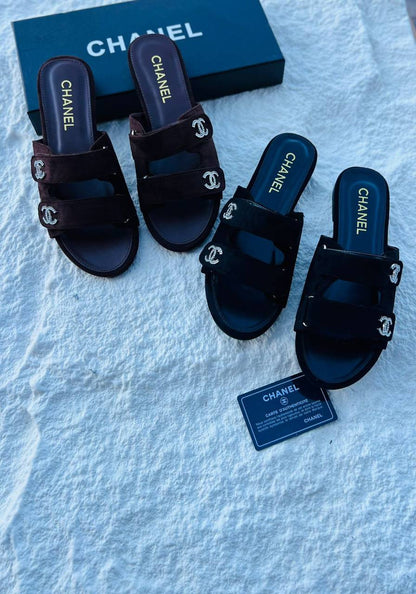 Chanel
💯high quality
Size 36-37-38-39-40-41

105 dhs✅

Zain21
♥️♥️♥️