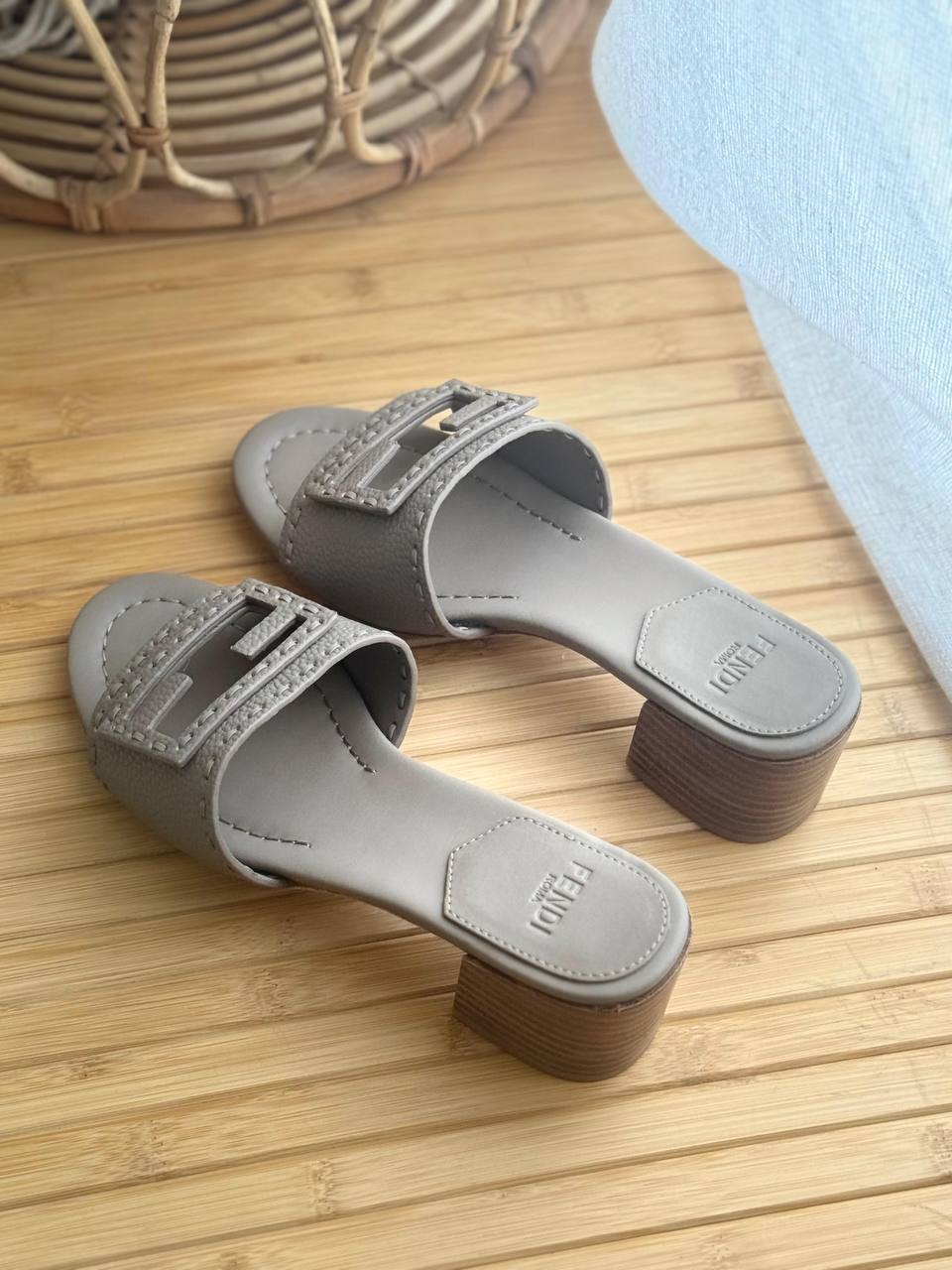 Fendi
*AAA Quality*
𝗦𝗶𝘇𝗲 𝟯𝟲 𝘁𝗼𝗼 𝟰𝟭 
400 dhs💓

Zain302
♥️♥️♥️