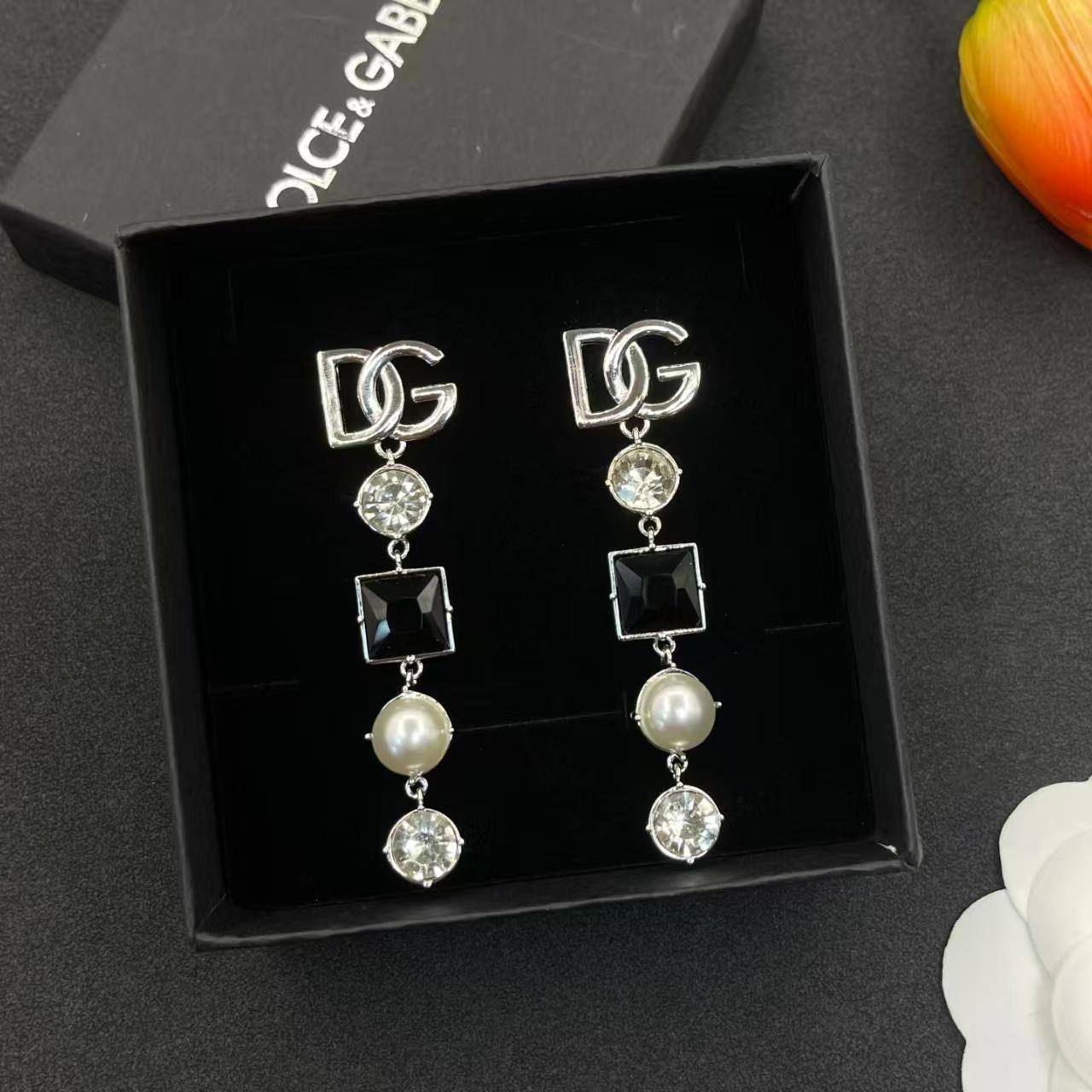D&G SET💥*
Necklace ❣️
Earring ❤️‍🔥
Breslat 🦋
Master quality 💯
With normal boxes 📦 
And paper bag 🛍️
190 dhs🪙💕

Zain216
♥️♥️♥️