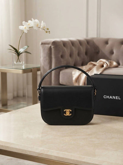 Chanel ᴍɪɴɪ ғʟᴀᴘ ʙᴀɢ
ɢᴏʟᴅʜᴀʀᴅᴡᴀʀᴇ ᴄʀᴏssʙᴏᴅʏ ʙᴀɢ
ᴡɪᴛʜ ʙᴏx
ʟᴇᴀᴛʜᴇʀ
sɪᴢᴇ:20ᴄᴍ
110 dhs🇦🇪🇦🇪


Zain56
♥️♥️♥️