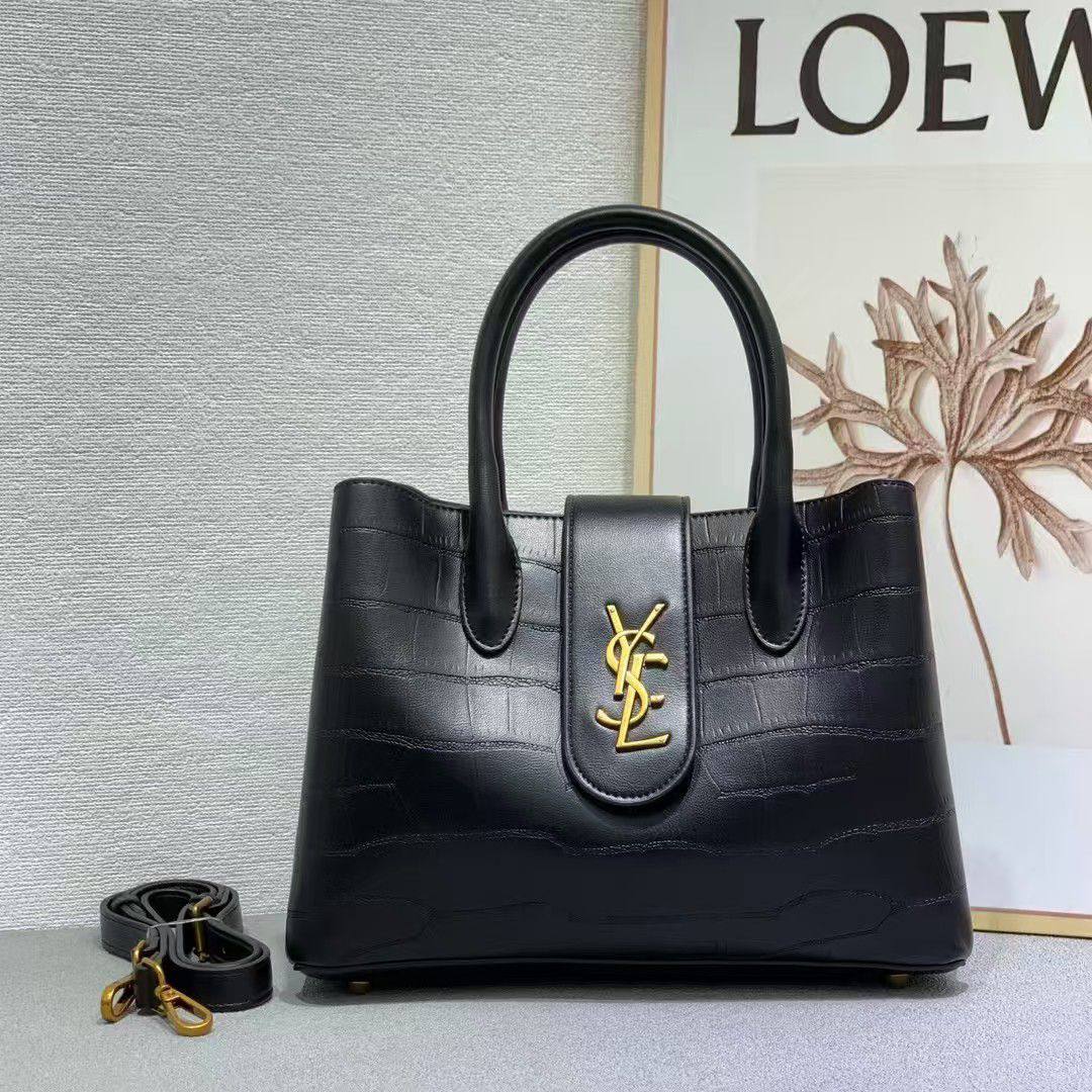 YSL
good quality 
110 dhs✅

Zain278
♥️♥️♥️