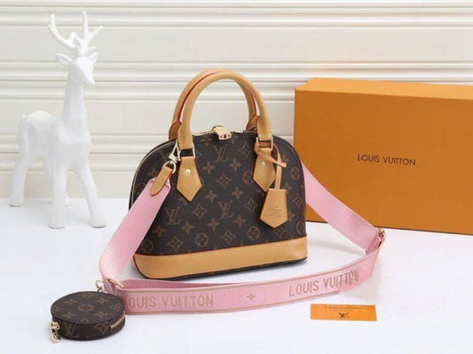 LV 
NEW CAME GOOD QUALITY 
WITH BOX 
🎁🎁🎁

105 dhs🪙💚
SIZE: 26 cm

Zain39
♥️♥️♥️