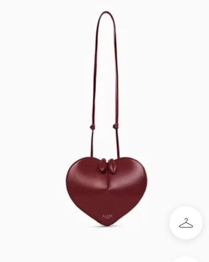ALAIA
90 dhs✅
Heart-shaped shoulder bag

Zain26
♥️♥️♥️