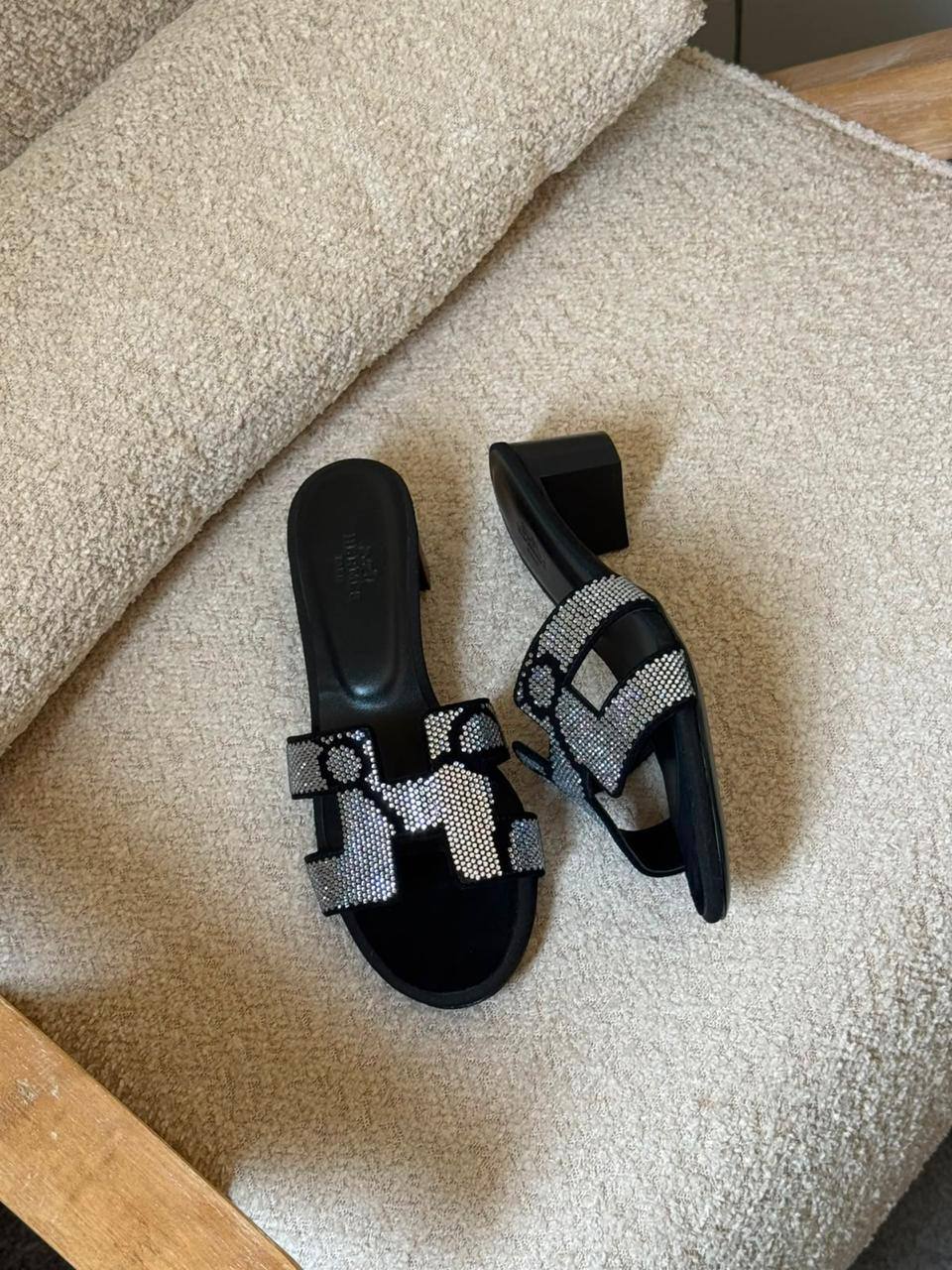Hermes 🖤
✨ 𝐀𝐯𝐚𝐢𝐥𝐚𝐛𝐥𝐞 𝐍𝐨𝐰
✨ 𝐒𝐢𝐳𝐞𝐬: 𝟑𝟔 — 𝟒𝟏
450 dhs💓

Zain298
♥️♥️♥️