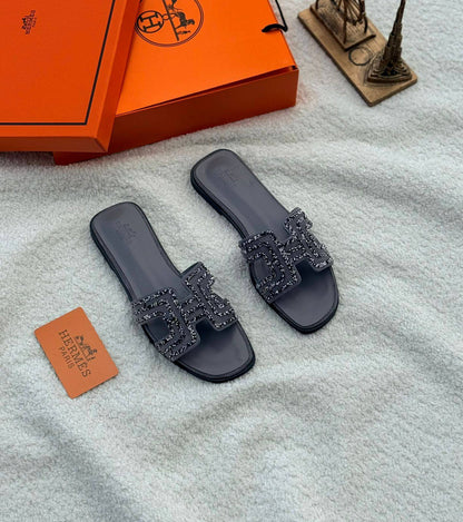 New. Herems

  Size  .  36.  to 41

100 dhs🌺

Zain80
♥️♥️♥️