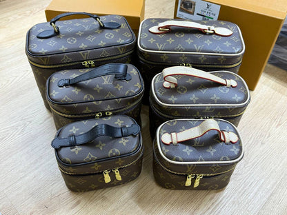 LV Make up
1  set  includes 3  bags
260 dhs❤️

Zain44
♥️♥️♥️
