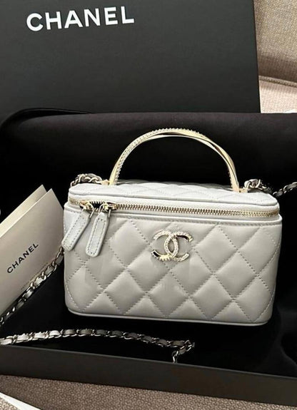 Chanel

110 dhs❣️

High-quality product 
with box
🎁🎁🎁

Zain35
♥️♥️♥️