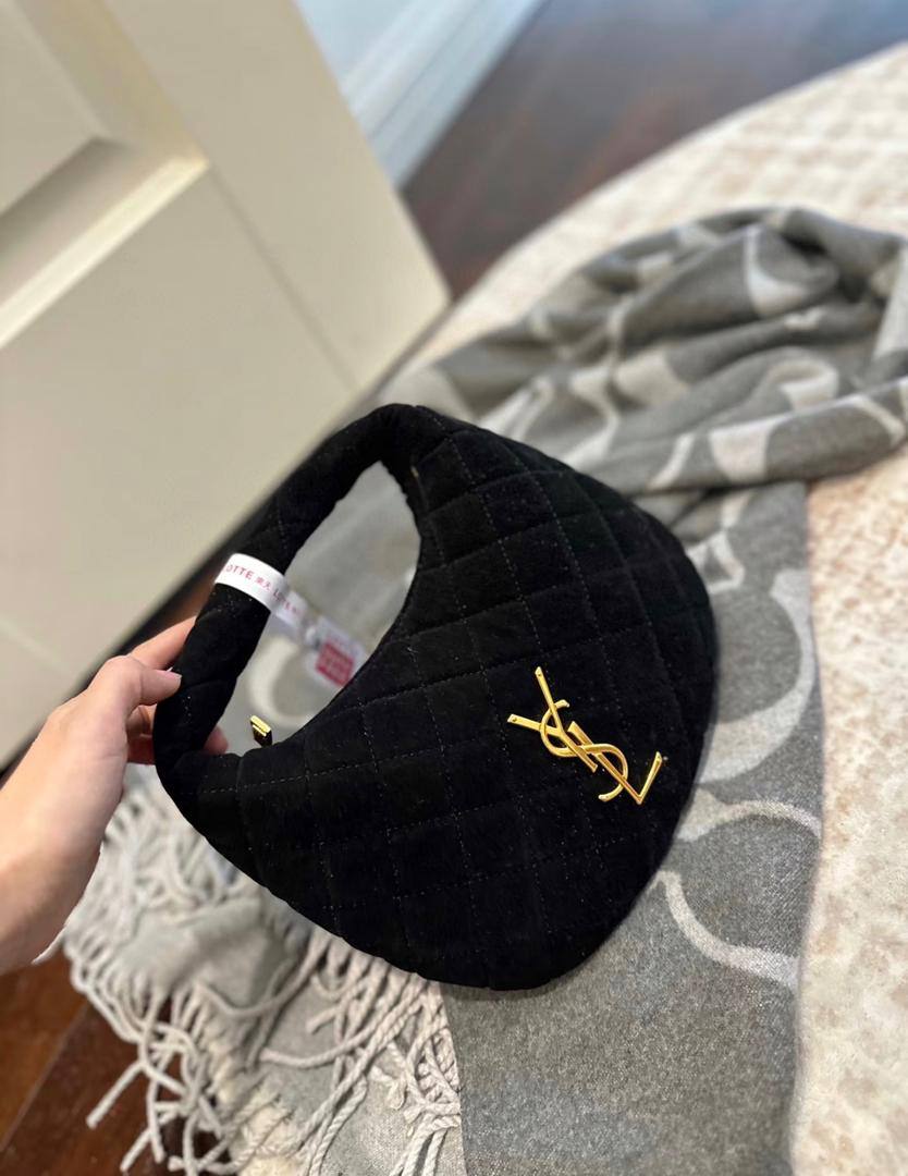 YSL
90 dhs🪙🌨️
Good quality 

with box
🎁🎁🎁

Zain35
♥️♥️♥️