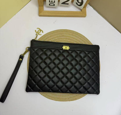 Pouch
60 dhs✅

with box🎁

size 29×20cm

Zain42
♥️♥️♥️
