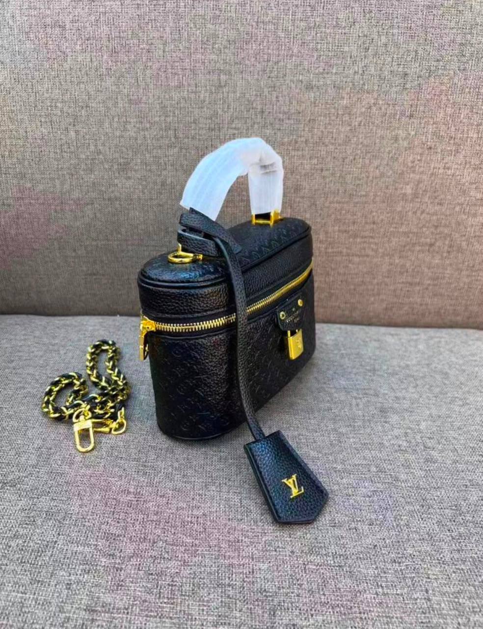 LV
95 dhs💓
High-quality 

with box
🎁🎁🎁

Zain35
♥️♥️♥️