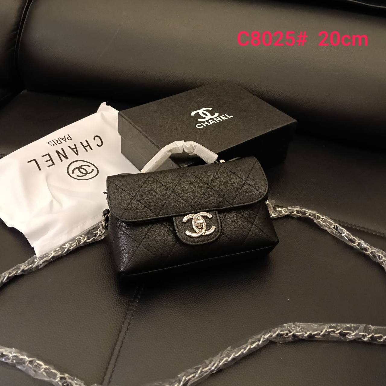 Chanel
100 dhs🇦🇪🇦🇪
with box
size 20cm

Zain26
♥️♥️♥️
