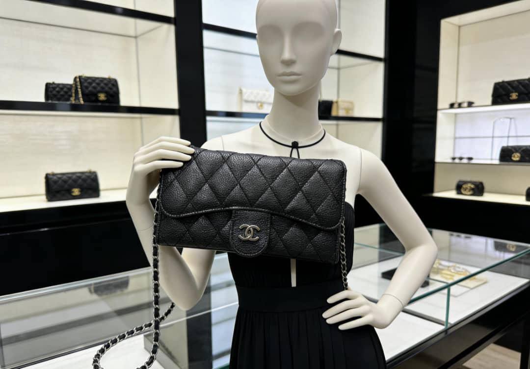 Chanel
80 dhs✅
with box
🎁🎁🎁

19/3/10

Zain07
♥️♥️♥️