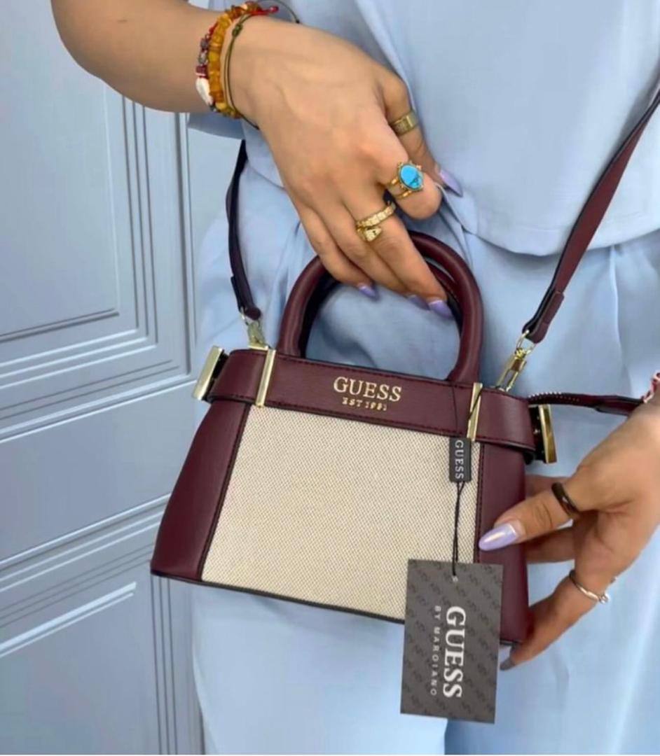 Guess

110 dhs✅

high quality 

With box
🎁🎁🎁

Zain26
♥️♥️♥️