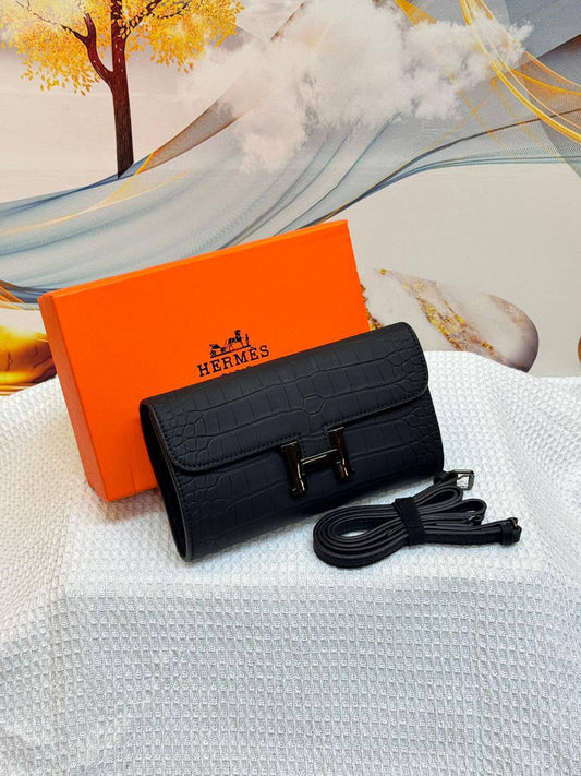 Hermes 
Best quality with box’s 
85 dhs✅
size 21 CM

Zain290
♥️♥️♥️
