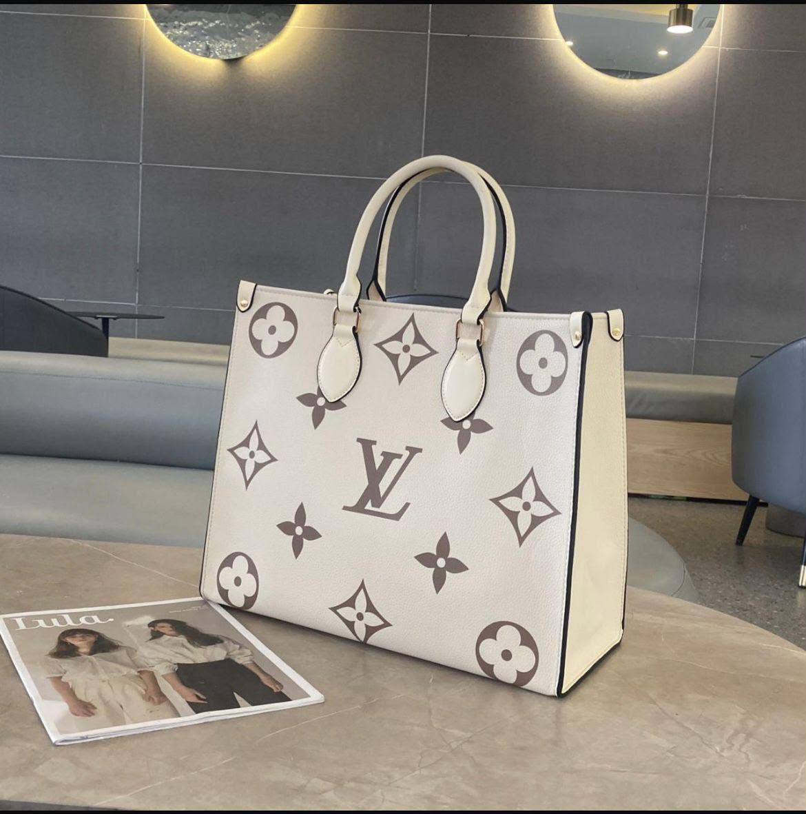 LV

Restock 
Good quality 💯
Size 41*cm
110 dhs🇦🇪🇦🇪

Zain70
♥️♥️♥️