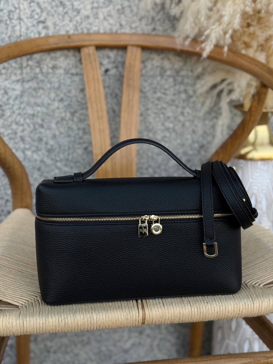 Available Again✨✨✨

LORO PIANA

27cm
370 dhs🪙🌨️

Top quality 
With box🎁

Zain167
♥️♥️♥️