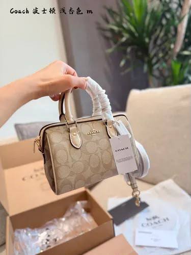 Coach 
Master❣️❣️
    Good Quality 
230 dhs✅

Zain131
♥️♥️♥️