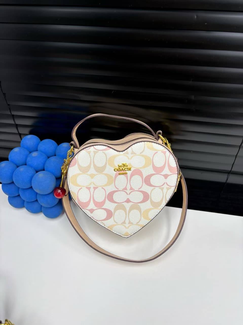 Coach
70 dhs✅

Zain232
♥️♥️♥️