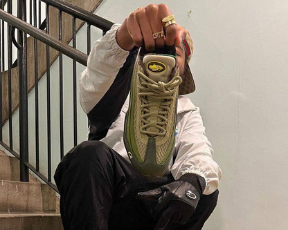 Corteiz x Nike Air Max 95 SP 'RULES THE WORLD' “gutta green”💚
40-45 AVAILABLE 🤩
230 dhs✅

Zain242
♥️♥️♥️