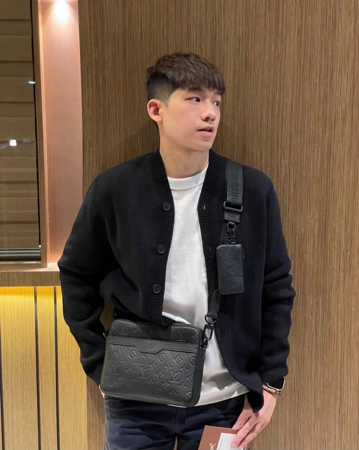 Lv

COPY ONE
 FOR MEN SLING BAG

215 dhs🇦🇪🇦🇪

Zain295
♥️♥️♥️