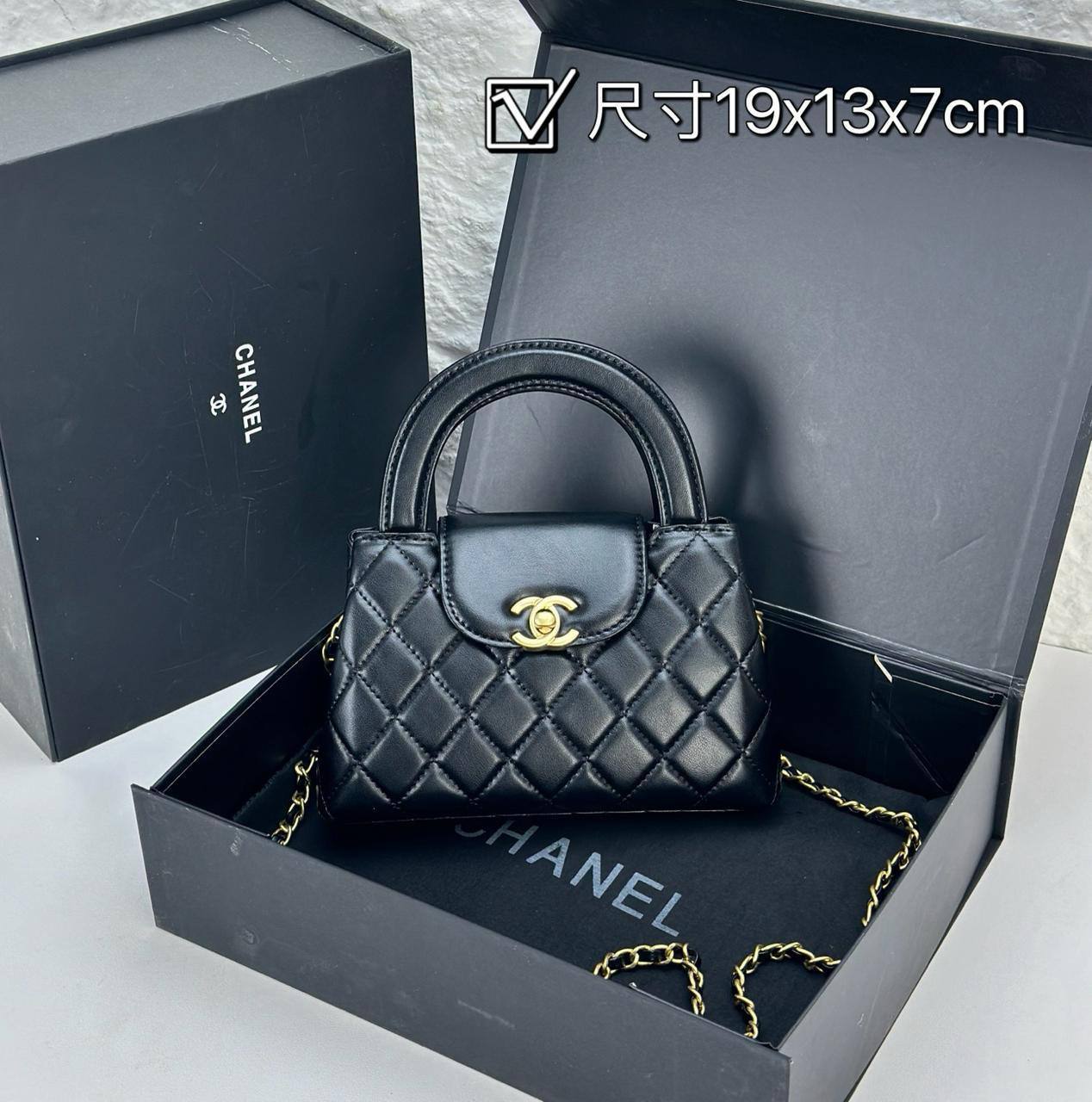 Chanel Master
19cm🫶🏼
240 dhs❣️
with Box 🗃️

Zain218
♥️♥️♥️