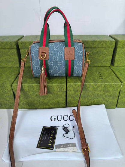 Gucci   

95 dhs👑

with box 
🎁🎁🎁

Good quality 

Zain253
♥️♥️♥️