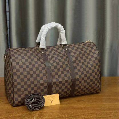LV TRAVELLING BAG NEW CAME GOOD QUALITY 
120 dhs🪙🌨️
SIZE : 55cm

Zain39
♥️♥️♥️