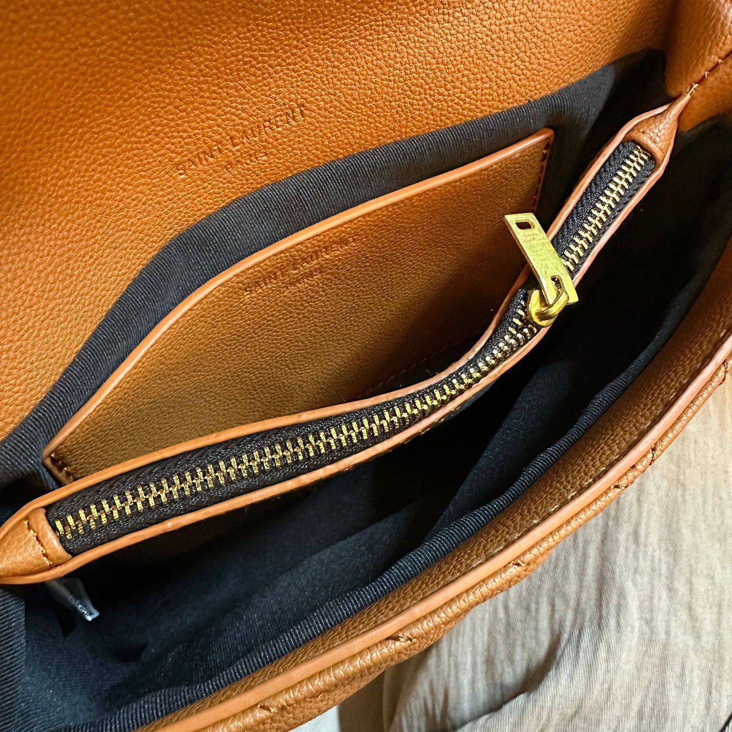 YSL 

RESTOCK GOOD QUALITY 
WITH BOX 
🎁🎁🎁

110 dhs❣️

Zain39
♥️♥️♥️