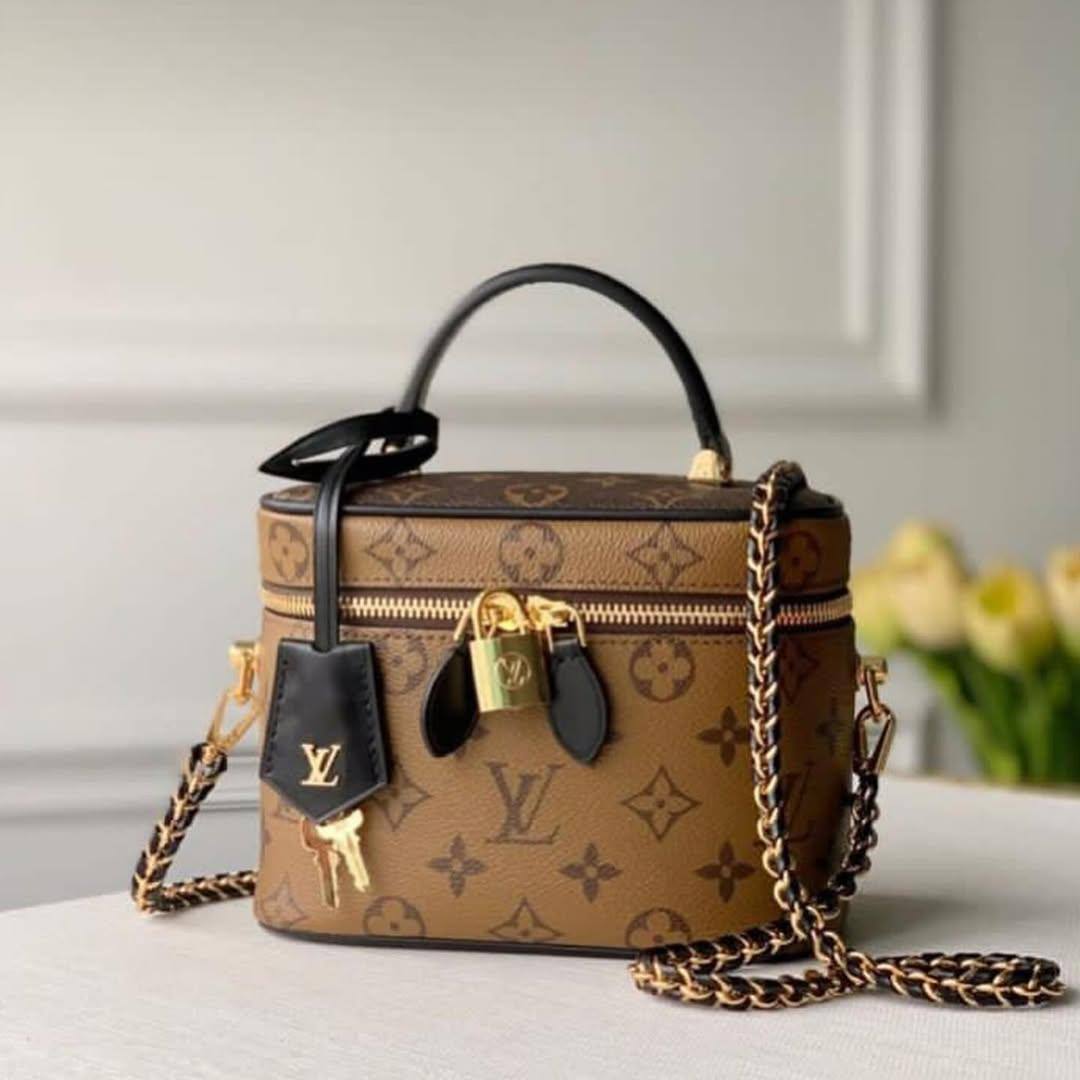 LV
Best quality

With box’s
🎁🎁🎁

95 dhs❣️
size 19cm

Zain158
♥️♥️♥️