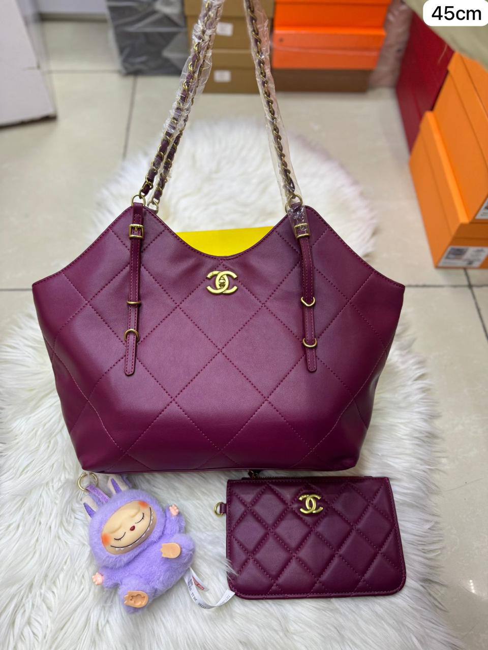 💕 Chanel  2 in 1
1️⃣ First quality
Size : 45 * 26 cm
90 dhs✅

Zain115
♥️♥️♥️