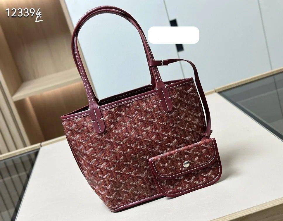 🌈 Goyard Small
1️⃣ First quality 
Size : 29 * 20 cm
75 dhs✅

Zain115
♥️♥️♥️