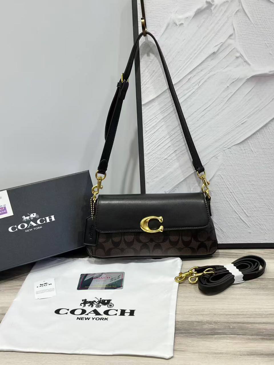 Coach

100 dhs🇦🇪🇦🇪🇦🇪

With box
25 cm

Zain219
♥️♥️♥️
