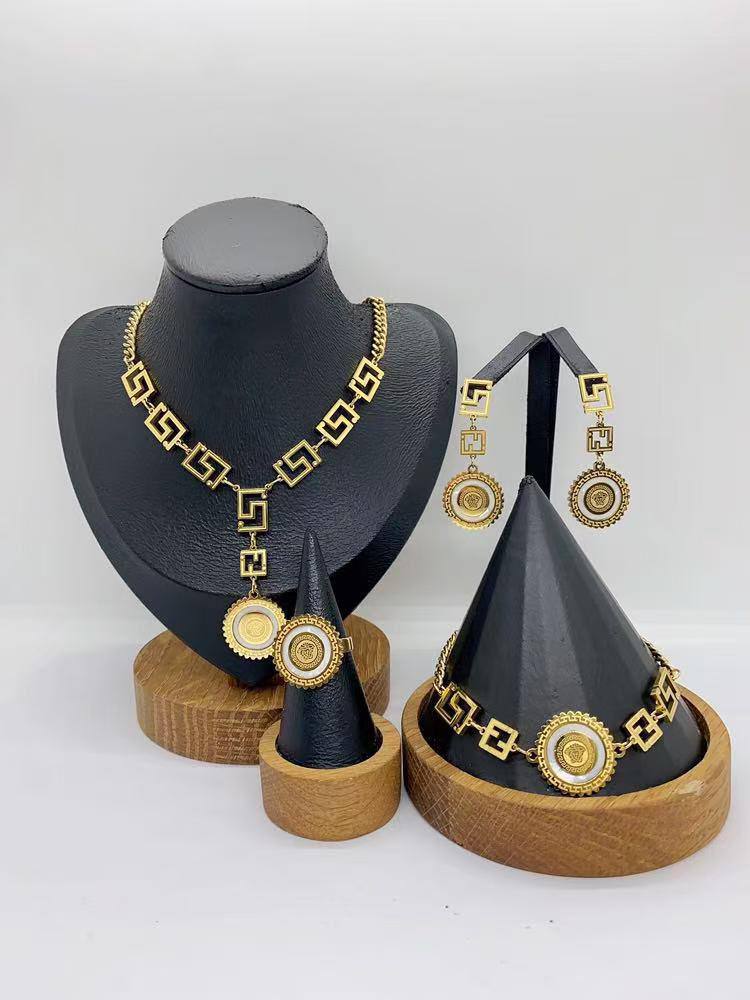 Stainless steel SET 💯
Necklace ❤️‍🩹
Earring 🍁
Breslat ❣️
Ring 💍 free size

With normal boxes 📦 
And paper bag 🛍️

45 dhs🪙💕

Zain216
♥️♥️♥️