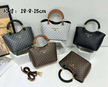 MK
100 dhs🇦🇪🇦🇪

SIZE：18cm

Good-quality 

with box
Zain35
♥️♥️♥️