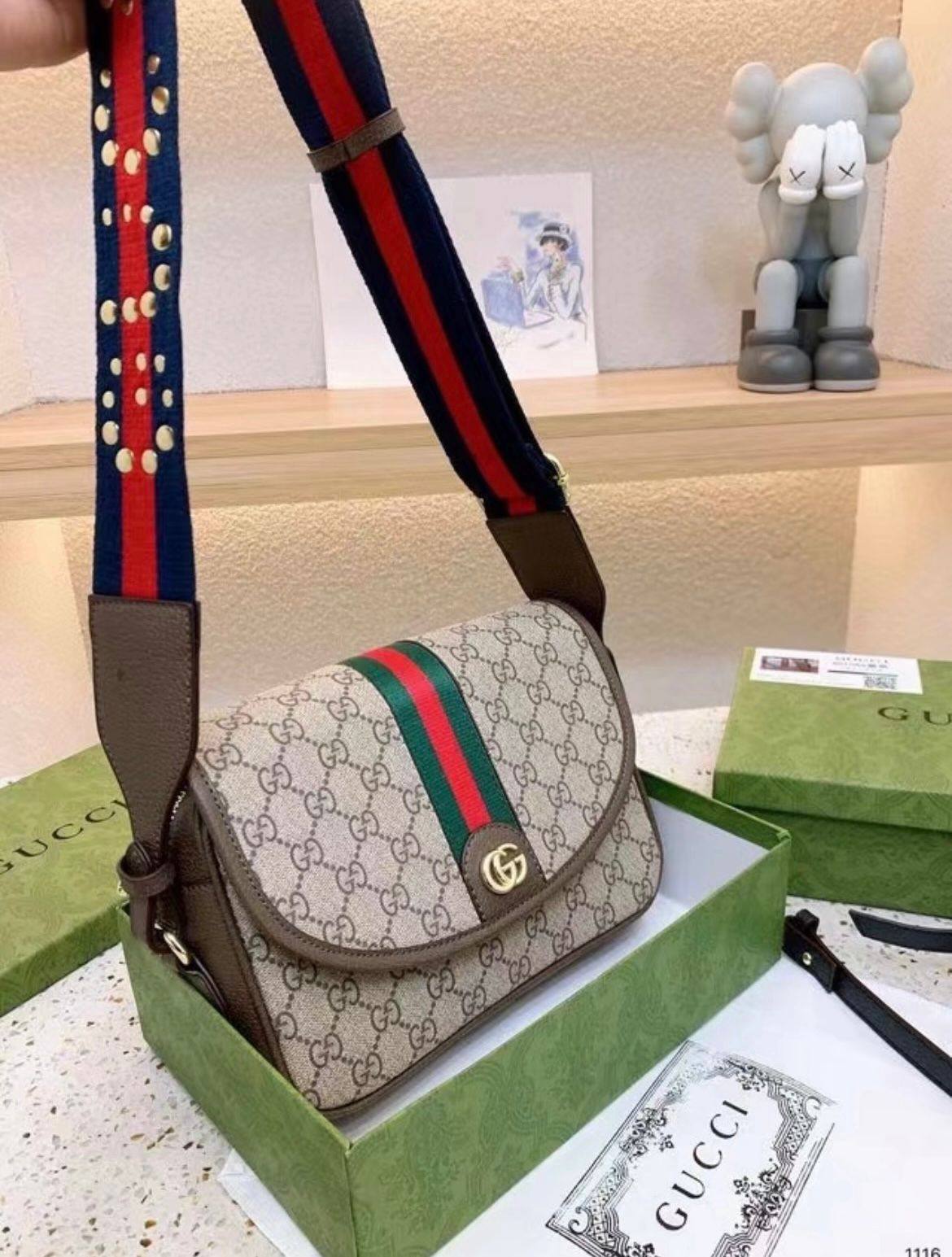 Gucci 

Good Quality 

With Box 
🎁🎁🎁

95 dhs❣️

Zain250
♥️♥️♥️