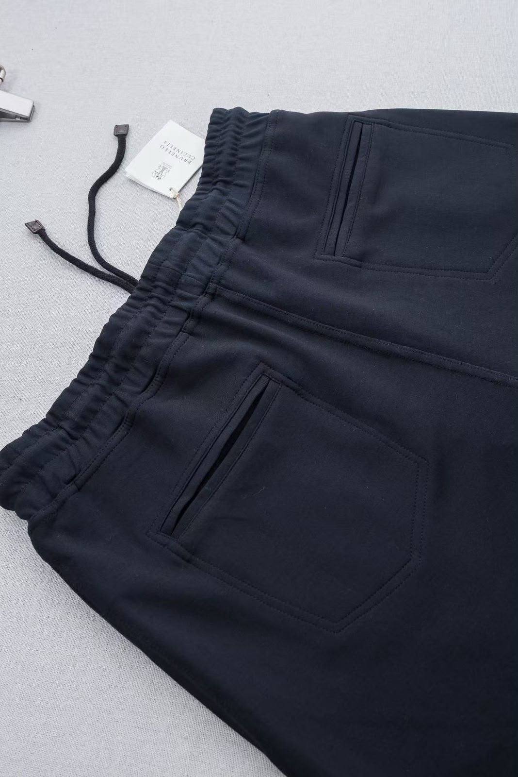 BRUNELLO CUCINELLI
Men’s Short
Master Quality 
SMLXLXXL 
320 dhs✅

Zain276
♥️♥️♥️