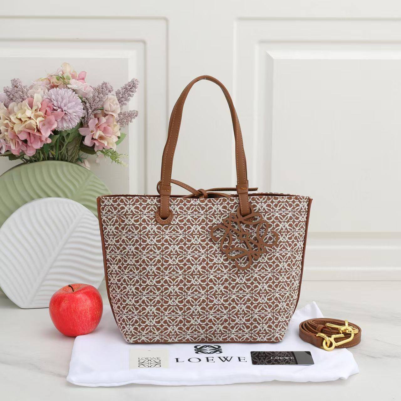 💗 Loewe Tote
1⃣️First quality 
Size: 38 * 24.5 cm
110 dhs💓

Zain115
♥️♥️♥️