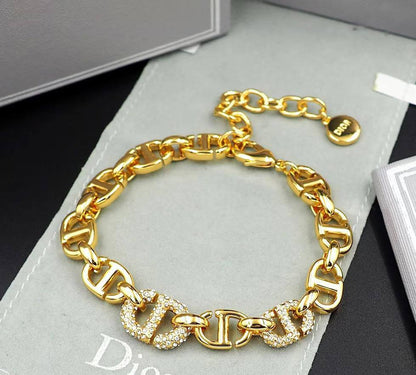 Dior CD set* 🎊
Necklace 
Earrings 
Bracelet 
Master quality 🦋

170 dhs❣️
normal box 📦

Zain48
♥️♥️♥️