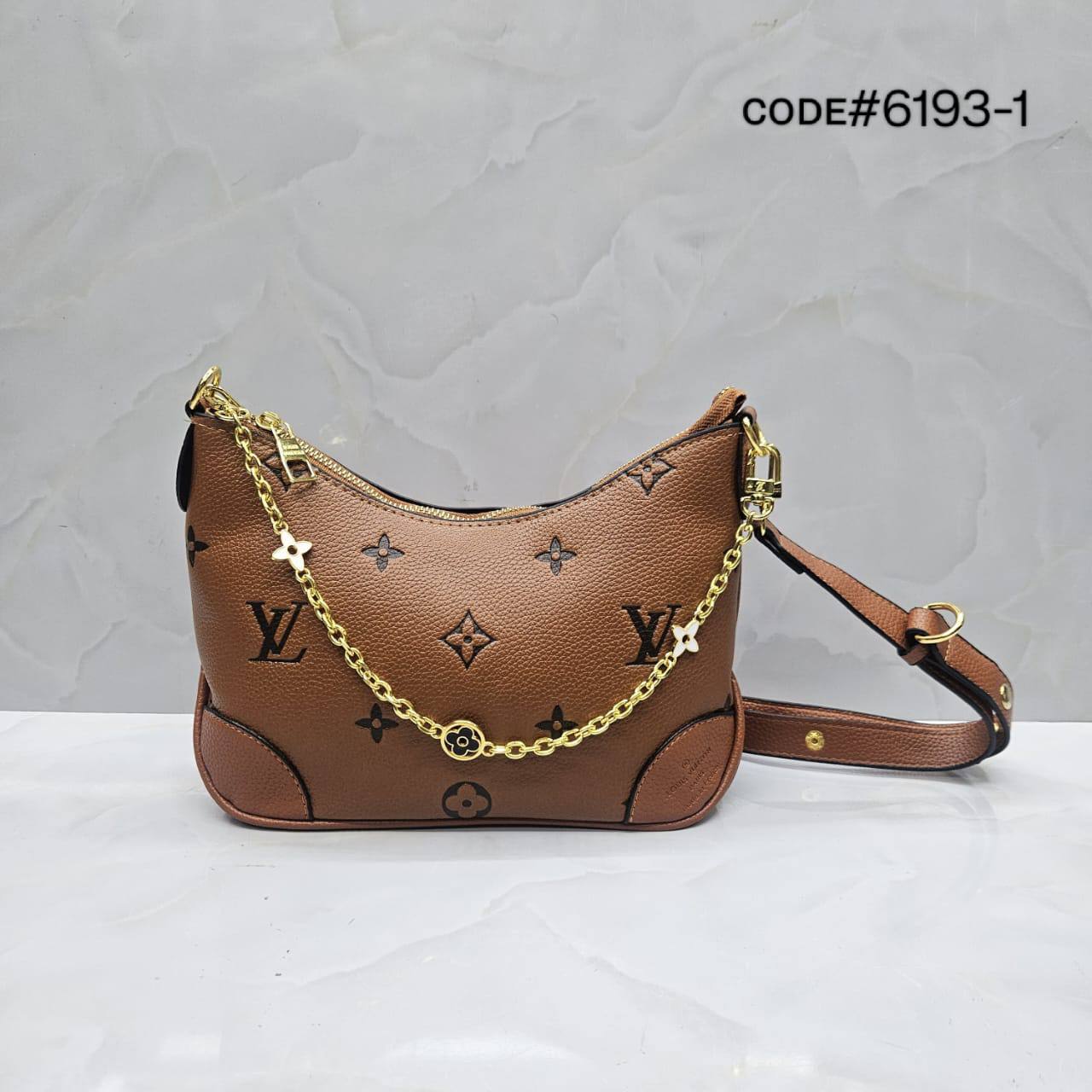 LV
ʙᴏᴜʟᴏɢɴᴇ sʜᴏᴜʟᴅᴇʀ ʙᴀɢ
ᴡɪᴛʜ ᴄʜᴀɪɴ sʟɪɴɢ
ɢᴏʟᴅ ʜᴀʀᴅᴡᴀʀᴇ
sɪᴢᴇ : 28 cm

65 dhs🪙💕

Zain31
♥️♥️♥️