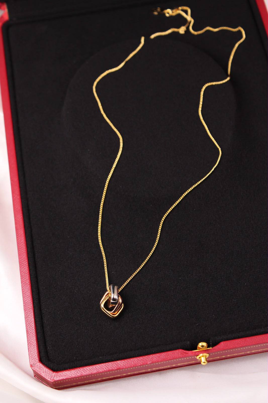 Cartier

TRINITY PENDANT, CUSHION-SHAPED

Super Master Quality 

85 dhs🇦🇪 with Normal Box

145 dhs🇦🇪 with original Box 
Zain209
♥️♥️♥️