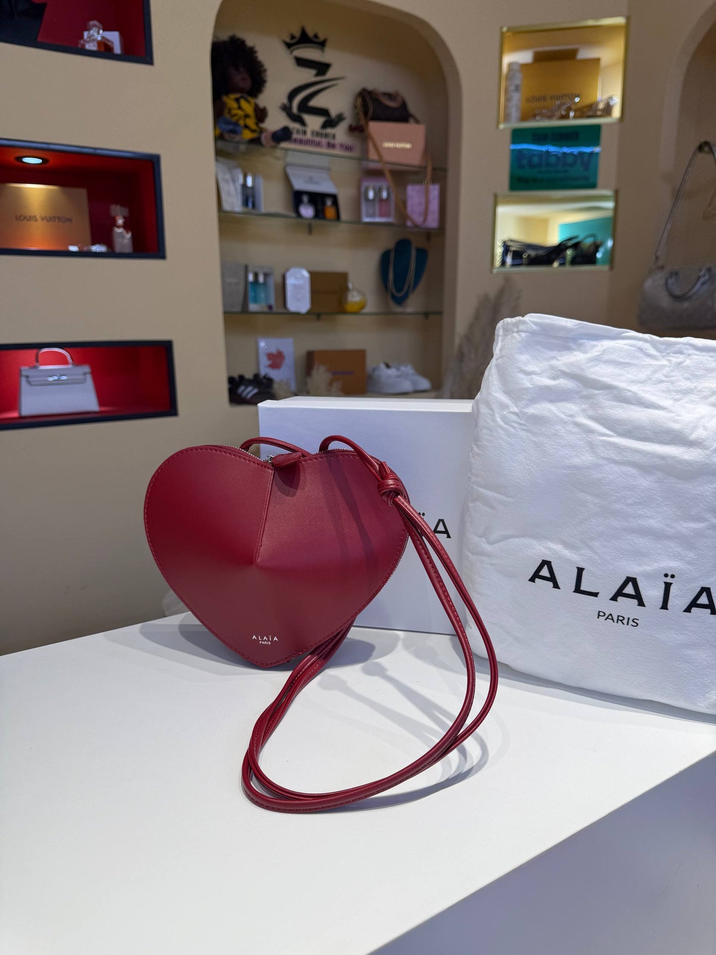 Alaia ʟᴇ ᴄᴏᴇᴜʀ ʜᴇᴀʀᴛ sʜᴀᴘᴇ ᴄʀᴏssʙᴏᴅʏ 
sɪʟᴠᴇʀ ʜᴀʀᴅᴡᴀʀᴇ  
𝟐ᴢɪᴘ ᴄʟᴏsᴜʀ  ᴀᴅᴊᴜsᴛᴀʙʟᴇ sᴛʀᴀᴘ 
ᴀʟᴀɪᴀ ᴅᴜsᴛ ʙᴀɢ
ᴡɪᴛʜʙᴏx
130 dhs💓

Zain56

اطلبوها من الوتس المثبت في الأعلى👆🏻👆🏻

تواصلو معنا 👈🏻 Zain 
For order WhatsApp pinned 👆🏻

♥️♥️♥️