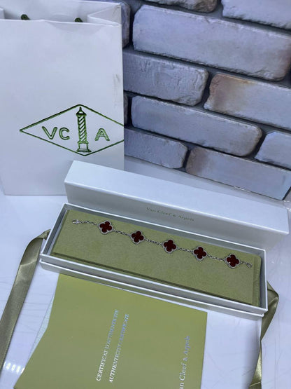 vCA
Bracelet’s
Master quality 🍃
55 dhs🪙🌨️

Zain263
♥️♥️♥️