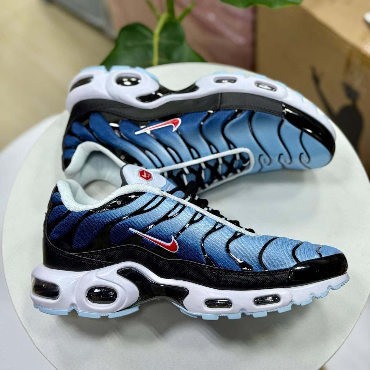 Airmax TN
Size 40 to 45 
110 dhs💓
 
Zain27
♥️♥️♥️