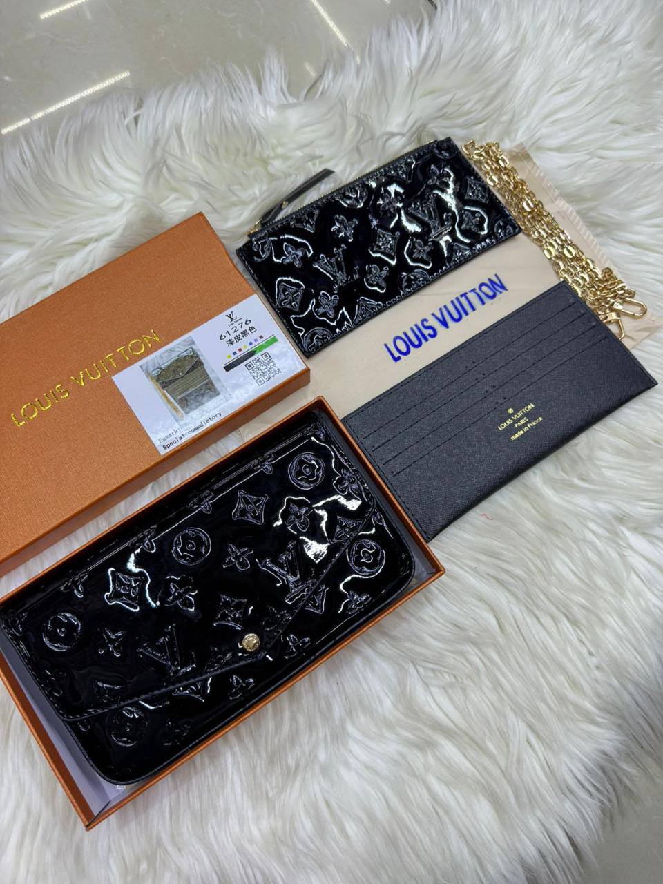 LV 3 in 1
Size : 19  * 13 cm
70 dhs🪙💕
with box 🎁

Zain115
♥️♥️♥️