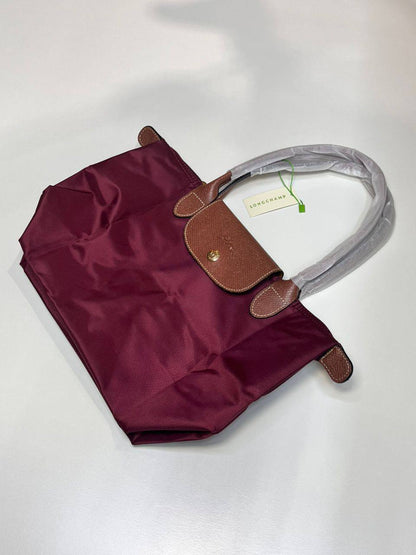 Longchamp
BIG
70 dhs❣️
size 46×19×30cm
Medium
60 dhs❣️
size 36×24×14cm
SMALL
50 dhs❣️
size 20×8.5×14cm

Zain41
♥️♥️♥️